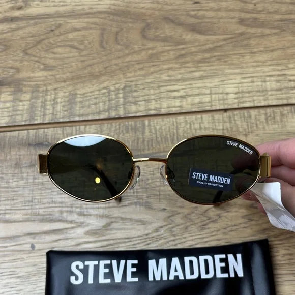 Steve Madden Mystie Gold Frame Sunglasses- NWT - Picture 2 of 4